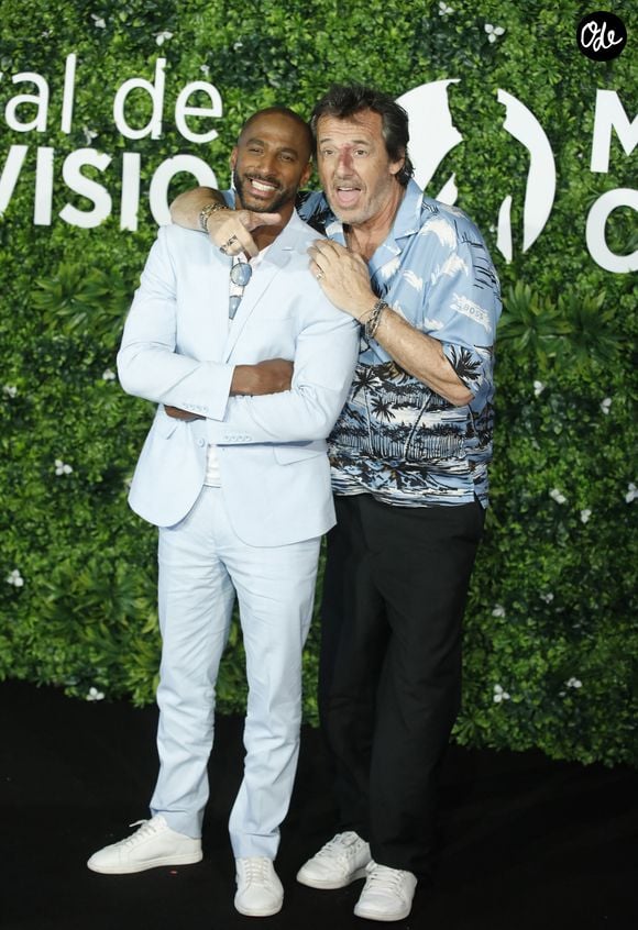 Stomy Bugsy et Jean-Luc Reichmann lors du photocall de la série "Leo Mattei, Brigade des mineurs" à l'occasion du 62e Festival de télévision de Monte-Carlo, à Monaco, le 19 juin 2023.

© Denis Guignebourg/BestImage