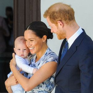 Le prince Harry et Meghan duchesse de Sussex, tenant le bébé Son Archie, lors de la visite à l'archevêque Desmond Tutu à la Desmond & Leah Tutu Legacy Foundation au Cap, en Afrique du Sud, le 25 septembre 2019. Photo by Splash News/ABACAPRESS.COM