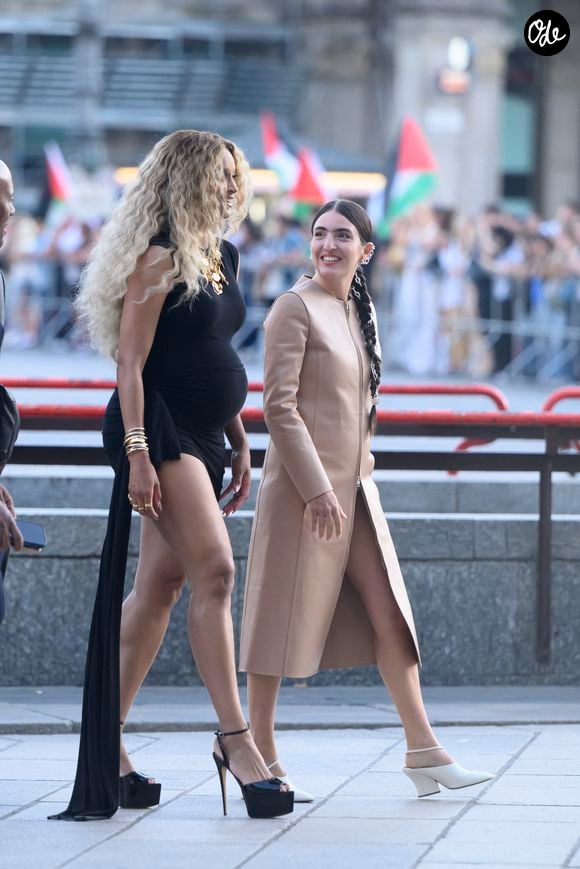 Ciara (enceinte de son 5ème enfant), Joan Thiele au Vogue World 2026 à la Galleria Vittorio Emanuele II le 22 septembre 2026
©SGPItalia