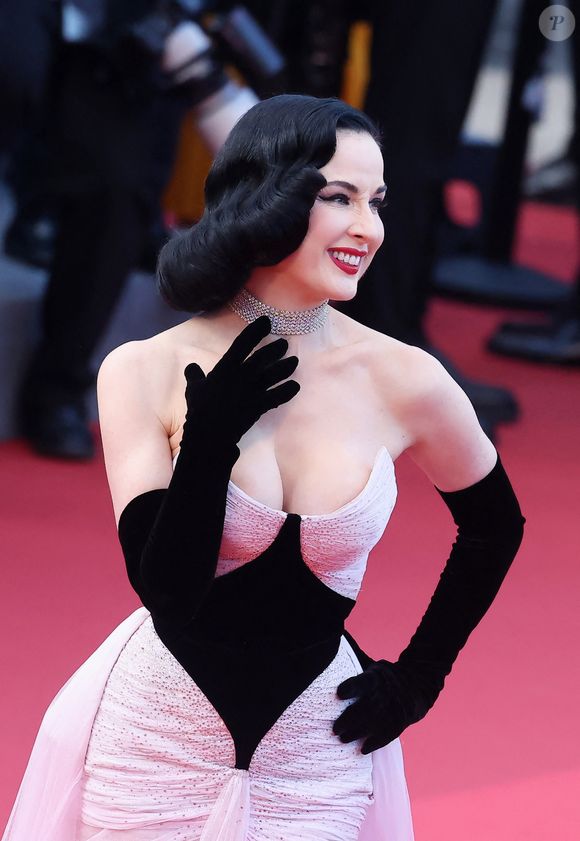 Dita Von Teese - Montée des marches du film " Amarga Navidad " lors du 79ème Festival International du Film de Cannes, le 19 mai 2026. 

© Jacovides-Moreau / Bestimage