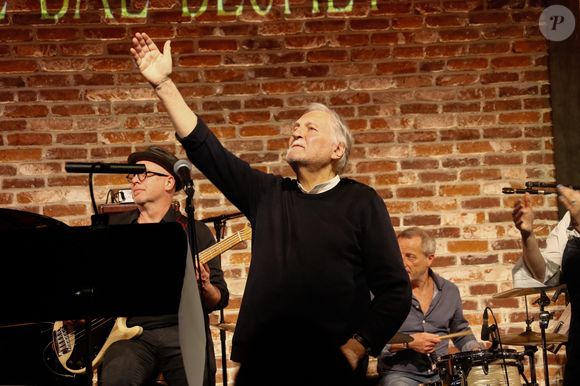 "Avec Chantal Goya, nous avons fait chambre à part dès le début (...) Obliger les couples à dormir ensemble est une catastrophe !

Exclusif - Jean-Jacques Debout - Dernier tour de chant de Jean-Jacques Debout au club "Le Bal Blomet " à Paris le 22 mars 2025. Jean-Jacques Debout, qui nous a écrit de si belles chansons, interpète un mélange de ses anciens succès de et de nouvelles compostions "Au Revoir Mais Pas Adieu", dont une consacrée au Bal Blomet. © Christophe Clovis/Bestimage