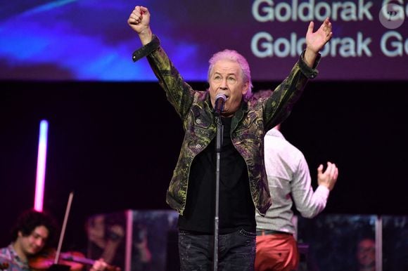 Bernard Minet se produit pendant Goldorak Xperienz Retronight au Grand Rex à Paris, France, le 18 avril 2024. Photo par Christophe Meng/ABACAPRESS.COM