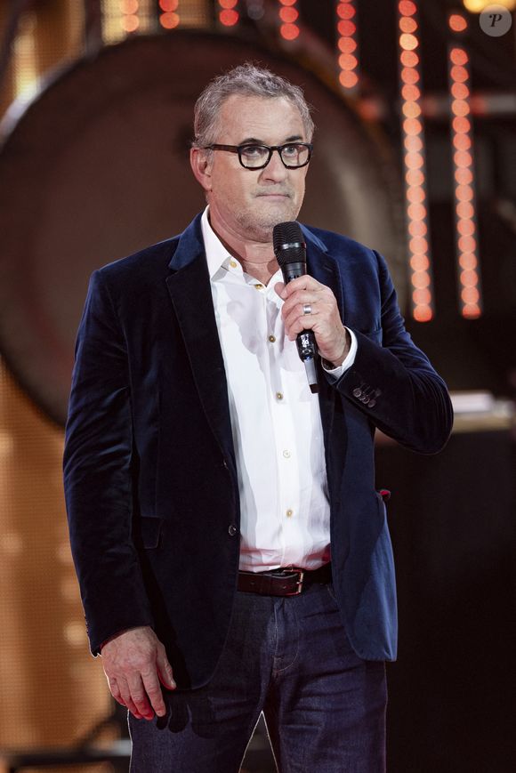 Christophe Dechavanne lors de l'enregistrement de la soirée "Les 30 ans du sidaction - la soirée événement" au Grand Rex à Paris diffusée le 23 mars 2024 sur France 2. © Cyril Moreau / Coadic Guirec / Bestimage