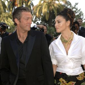 L'actrice italienne Monica Bellucci et Vincent Cassel, à leur arrivée au Palais des Festivals pour la projection du film « Indigènes » de Rachid Bouchareb, dans le cadre du 59e Festival de Cannes, à Cannes, France, le 25 mai 2006. Photo de Giancarlo Gorassini/ABACAPRESS.COM