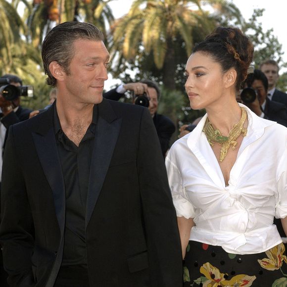 L'actrice italienne Monica Bellucci et Vincent Cassel, à leur arrivée au Palais des Festivals pour la projection du film « Indigènes » de Rachid Bouchareb, dans le cadre du 59e Festival de Cannes, à Cannes, France, le 25 mai 2006. Photo de Giancarlo Gorassini/ABACAPRESS.COM