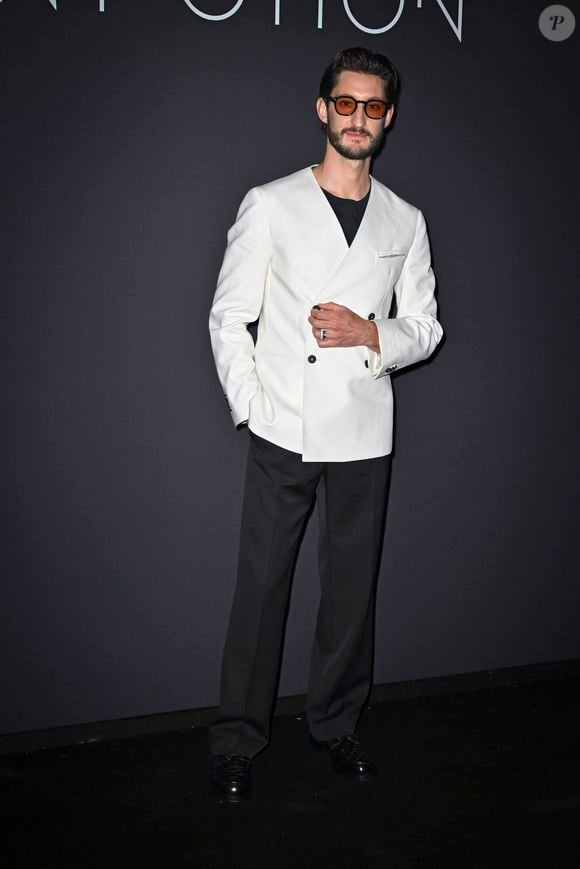 Pierre Niney et Natasha Andrews - Photocall du dîner "Women In Motion, Kering", Place de la Castre lors du 78ème Festival International du Film de Cannes le 18 mai 2025. © Olivier Borde/Bestimage