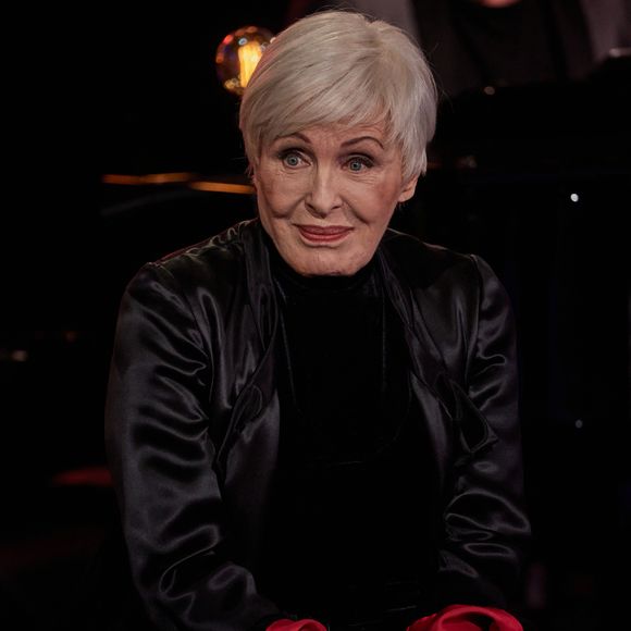 Artiste polyvalente, la maman de Stéphanie semble avoir vécu mille vies ! A rappeler que dans les années 70, elle a multiplié les succès.

Exclusif - Nicole Croisille - Enregistrement de l'émission "Allez viens je t'emmène…Au Music Hall" au Studio Gabriel à Paris, qui sera diffusée le 28 mai sur France 3. Le 6 avril 2021 © Cyril Moreau / Bestimage