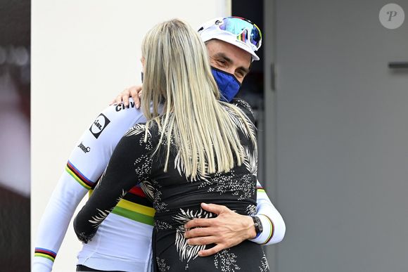 Le cycliste français Julian Alaphilippe remporte sa troisième Flèche Wallonne à Huy en Belgique, le 21 avril 2021, après ses précédentes victoires en 2018 et 2019. Il a devancé Primoz Roglic (Jumbo-Visma) et Alejandro Valverde (Movistar). 
© Photo News / Panoramic / Bestimage