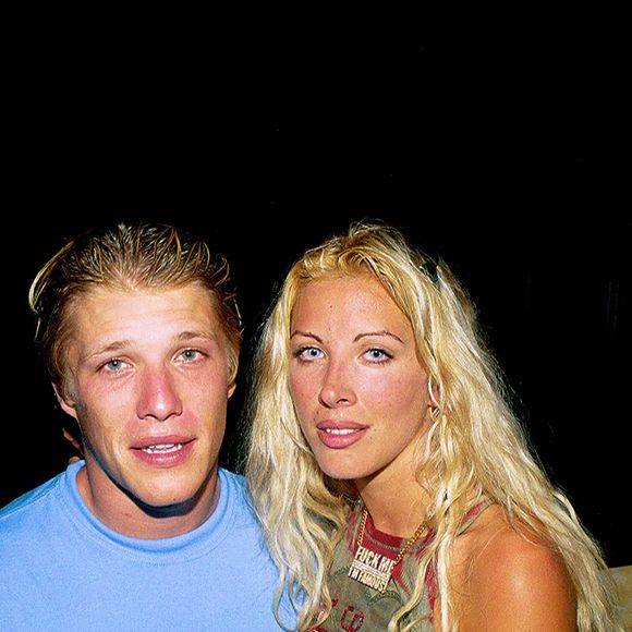 Si la présence de Mindy, sa fille de 28 ans, reste une grande inconnue, une absence de taille est d'ores et déjà confirmée. Jean-Édouard Lipa, l'homme avec qui elle a partagé l'iconique scène de la piscine en 2001, a annoncé qu'il ne ferait pas le déplacement.

Jean-Edouard et Loana (Loft Story) Soirée Guette à Ibizia DJ.

©BestImage