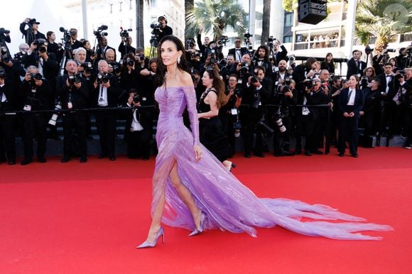 Demi Moore - Montée des marches du film " La vie d'une femme " lors du 79ème Festival International du Film de Cannes, le 13 mai 2026. © Jacovides-Moreau / Bestimage