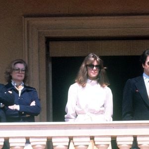 Archives - Première apparition officielle de Philippe Junot avec la famille de Monaco - Le prince Rainier de Monaco, Grace Kelly aux côtés de Caroline et Stéfanie de Monaco.