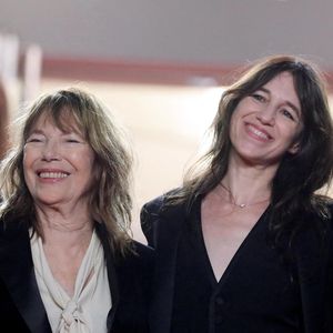 Mathieu Ageron, Jane Birkin (habillée en Céline) et sa fille Charlotte Gainsbourg, Romain Rousseau - Montée des marches du film «Jane par Charlotte» lors du 74ème Festival International du Film de Cannes. Le 7 juillet 2021
© Borde-Jacovides-Moreau / Bestimage