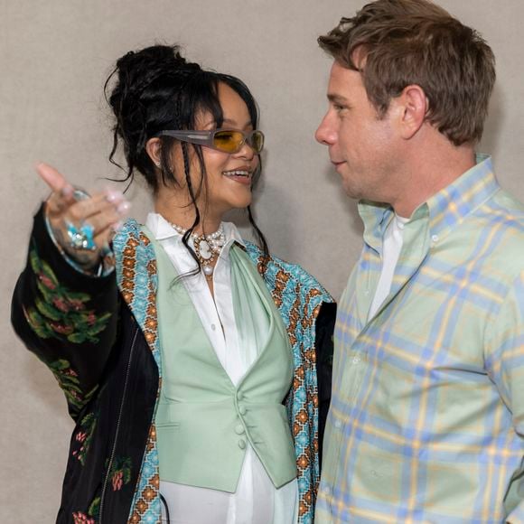 Rihanna (enceinte) et le designer DIOR Jonathan Anderson au Greeting au défilé DIOR de la mode homme Printemps/Été 2026 dans le cadre de la Fashion Week de Paris à l'Hôtel National des Invalides, Place Vauban, à Paris, France, le 27 juin 2025. © Olivier Borde/Bestimage