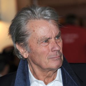 Acteur Alain Delon lors d'une exposition traditionnelle de Noël au sanctuaire animalier Gut Aiderbichl à Henndorf près de Salzbourg, Autriche, 11 novembre 2014.  ©