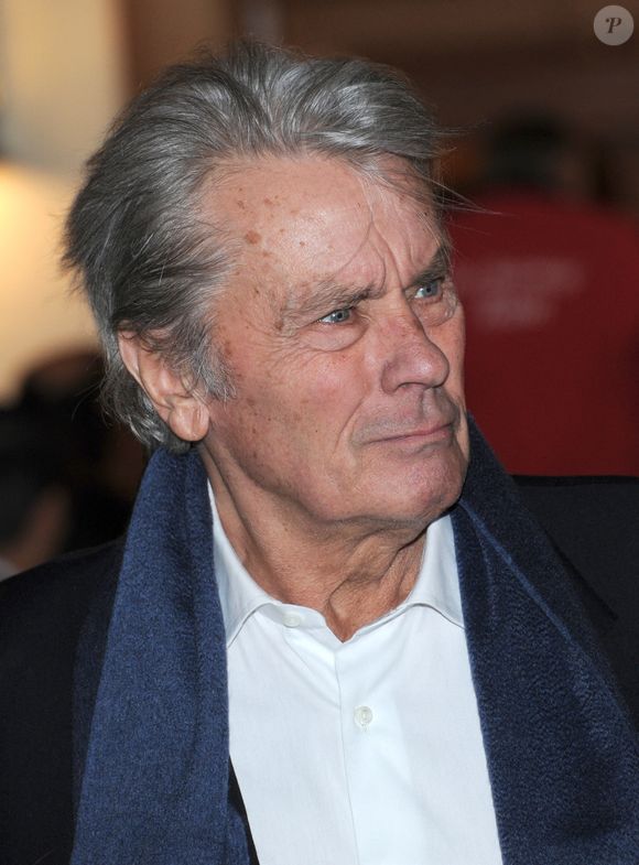 Acteur Alain Delon lors d'une exposition traditionnelle de Noël au sanctuaire animalier Gut Aiderbichl à Henndorf près de Salzbourg, Autriche, 11 novembre 2014.  ©