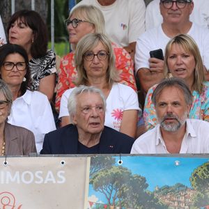 Michel Sardou et sa femme Anne-Marie Périer, Romain Sardou et sa compagne Kym Thiriot enceinte - Michel Sardou rend hommage à son père en famille lors du premier trophée de pétanque "Fernand Sardou" à Bormes-les-Mimosas le 29 mai 2026.  
© Franz Chavaroche/Bestimage