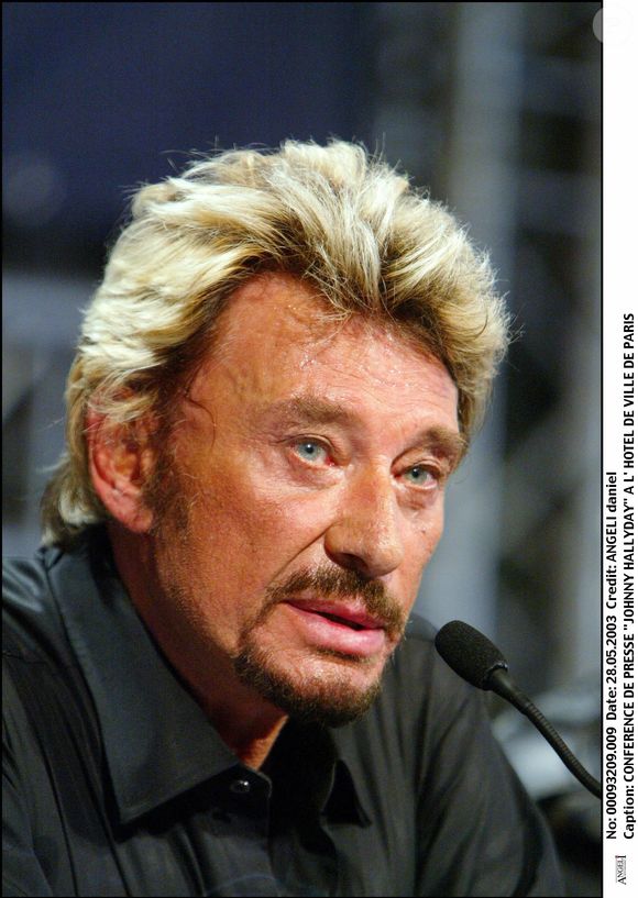 Conférence de presse "Johnny Hallyday" à l'hôtel de ville de Paris, le 25 mai 2003. © DANIEL ANGELI / BESTIMAGE