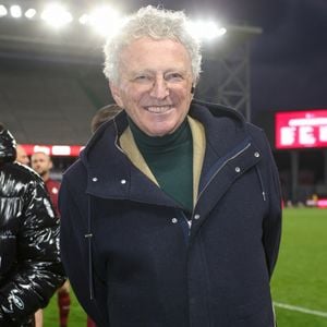 Nelson Monfort - À l’occasion de l’accueil de la Cérémonie du Guide MICHELIN France 2025 par Destination Moselle (le Département de la Moselle, l’Eurométropole de Metz et la Région  Grand Est), un match de football exceptionnel a réuni d’anciens joueurs du FC Metz et grands chefs de restaurants étoilés sur la pelouse du stade Saint-Symphorien, à Metz, France, le 30 mars 2025.  © Jean-Marc Lhomer/Bestimage