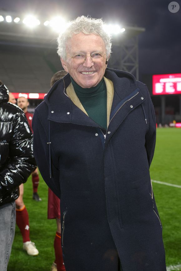 Nelson Monfort - À l’occasion de l’accueil de la Cérémonie du Guide MICHELIN France 2025 par Destination Moselle (le Département de la Moselle, l’Eurométropole de Metz et la Région  Grand Est), un match de football exceptionnel a réuni d’anciens joueurs du FC Metz et grands chefs de restaurants étoilés sur la pelouse du stade Saint-Symphorien, à Metz, France, le 30 mars 2025.  © Jean-Marc Lhomer/Bestimage
