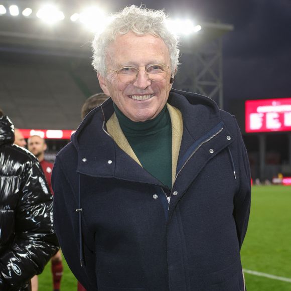 Nelson Monfort - À l’occasion de l’accueil de la Cérémonie du Guide MICHELIN France 2025 par Destination Moselle (le Département de la Moselle, l’Eurométropole de Metz et la Région  Grand Est), un match de football exceptionnel a réuni d’anciens joueurs du FC Metz et grands chefs de restaurants étoilés sur la pelouse du stade Saint-Symphorien, à Metz, France, le 30 mars 2025.  © Jean-Marc Lhomer/Bestimage