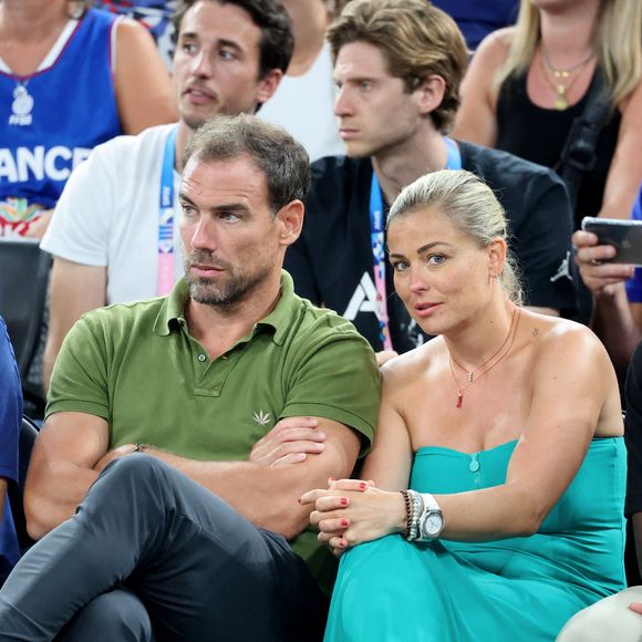 Si elle a dû revoir un peu ses habitudes pendant sa grossesse, elle a vite repris son rythme. 

Bruno Cheyrou et sa compagne Laure Boulleau - Les célébrités assistent à la victoire de l'équipe de France de basket face au Canada (82-73) lors des Jeux Olympiques de Paris2024, le 6 août 2024. © Jacovides-Perusseau / Bestimage