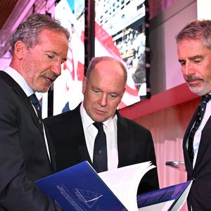 Paul Cayard et le prince Albert II de Monaco durant la cérémonie d'intronisation des nouveaux membres du Yacht Club de Monaco ainsi que la remise des YCM Awards-Trophée Credit Suisse 2025, présidé par le prince Albert II de Monaco, le 16 décembre 2025, au Yacht Club de Monaco. Le titre de "régatier du Y.C.M. de l'année 2025" a été remporté par Pierre Casiraghi. Ce sont les membres du Club qui ont voté et choisi entre plusieurs régatiers. © Bruno Bebert / Bestimage