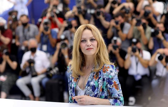 Vanessa Paradis au photocall du film Cette musique ne joue pour personne (Cannes première) lors du 74ème festival international du film de Cannes le 10 juillet 2021

© Borde / Jacovides / Moreau / Bestimage