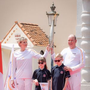 No Tabloïds - Princess Charlene of Monaco (La princesse Charlène de Monaco), Prince Albert II of Monaco (Le prince Albert II de Monaco), Prince Jacques of Monaco (Le prince Jacques de Monaco, marquis des Baux), Princess Gabriella of Monaco (La princesse Gabriella de Monaco, comtesse de Carladès) lors du relais de la Flamme Olympique des Jeux olympiques d'été de Paris 2024 à Monaco, le 18 juin 2024. Paris se prépare à accueillir les XXXIIIèmes Jeux Olympiques d'été, du 26 juillet au 11 août 2024. Olivier Huitel/Pool Monaco/Bestimage
