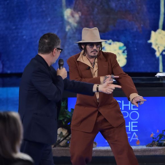Fabio Fazio;Johnny Depp - J.Depp et R.Scamarcio participent à l'émission italienne "Che Tempo Che Fa" à Milan, pour la promotion du film "Modi", le 27 octobre 2024. 

Photo : SGP / BESTIMAGE