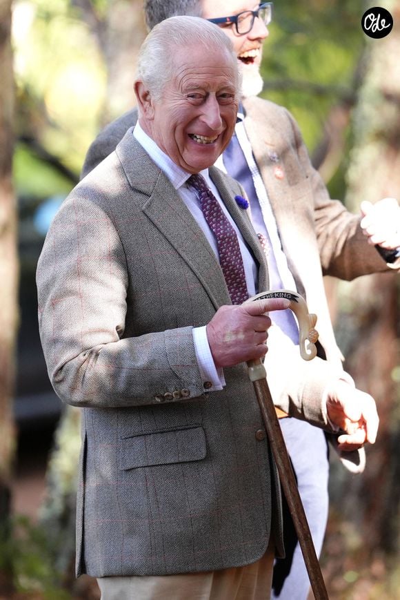 Selon son récit, le futur roi Charles III aurait tenu des propos très durs au sujet de Diana après sa mort.

Le roi Charles III visite le parc national des Cairngorms et rencontre les personnes qui ont joué un rôle essentiel dans la maîtrise des incendies de Glenmore et d’Abernethy, qui ont ravagé plus de 3 300 hectares de terres dans les Highlands écossais, au Royaume-Uni, le 16 septembre 2026. 
Julien Burton / Bestimage