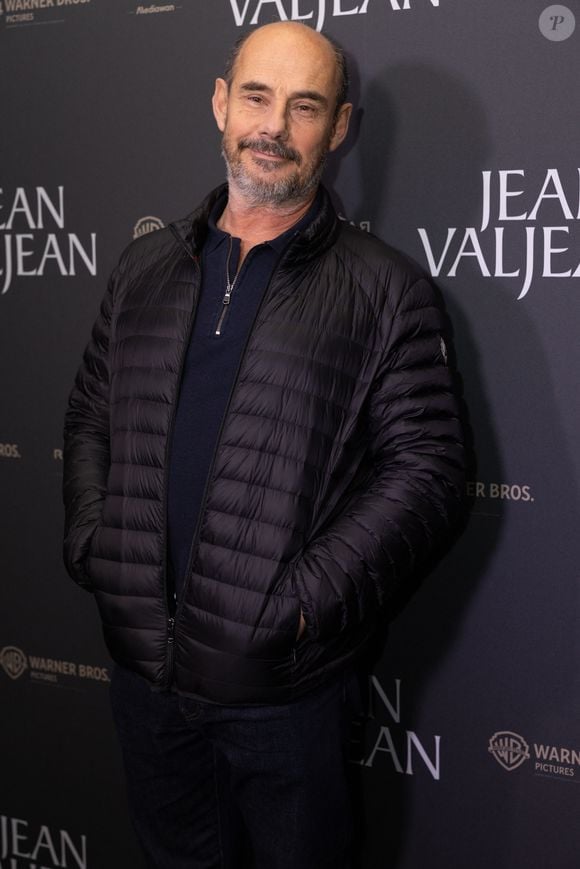Bernard Campan à la première du film "Jean Valjean" au cinéma Publicis à Paris le 17 novembre 2025.

© Julien Sarkissian / Bestimage