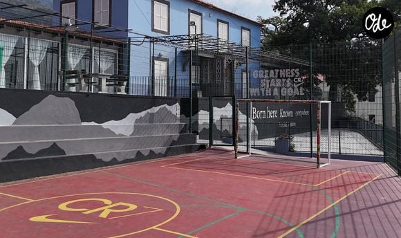 La maison d'enfance de la superstar du football Cristiano Ronaldo dans les collines de Madère a été transformée en parking.© Backgrid UK/ Bestimage