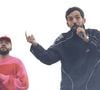 Bigflo et Oli (Florian et Olivier Ordonnez) lors du concert à l'occasion de l'opération "vacances de OUF, journée des oubliés des vacances" pour les 80 ans du Secours Populaire au Champ-de-Mars à Paris le 20 août 2025. © Coadic Guirec / Bestimage
