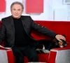 Chaque dimanche, sauf exceptions, Michel Drucker est aux commandes de "Vivement dimanche"
Exclusif - Michel Drucker et sa chienne Isia - Enregistrement de l'émission "Vivement Dimanche, spéciale M.Galabru", au Studio Gabriel à Paris, présentée par M.Drucker
© Guillaume Gaffiot / Bestimage