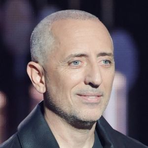 S'il a récemment rouvert les portes du cabaret Michou pour en faire un comedy club, Gad Elmaleh a d'autres bébés dans sa vie
Gad Elmaleh - Cérémonie de la 40ème édition des Victoires de la Musique à la Seine Musicale à Boulogne-Billancourt, France © Coadic Guirec/Bestimage