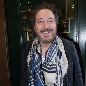 Guillaume Gallienne dédicace son livre "Le buveur de brume" à la Galerie Galignani à Paris, France, le 13 Mai 2025. © Bertrand Rindoff / Bestimage