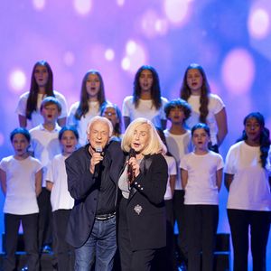 Exclusif - Dave pour Michèle Torr pour les surprises lors de l'enregistrement de l'émission "La Boîte à secrets", présentée par F.Bollaert et diffusée le 3 octobre 2025 sur France 3, dans les studios du Lendit à Saint-Denis, Seine Saint-Denis, France, le 9 septembre 2025. © Pierre Perusseau/Bestimage