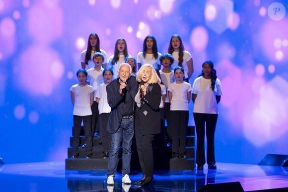 Exclusif - Dave pour Michèle Torr pour les surprises lors de l'enregistrement de l'émission "La Boîte à secrets", présentée par F.Bollaert et diffusée le 3 octobre 2025 sur France 3, dans les studios du Lendit à Saint-Denis, Seine Saint-Denis, France, le 9 septembre 2025. © Pierre Perusseau/Bestimage