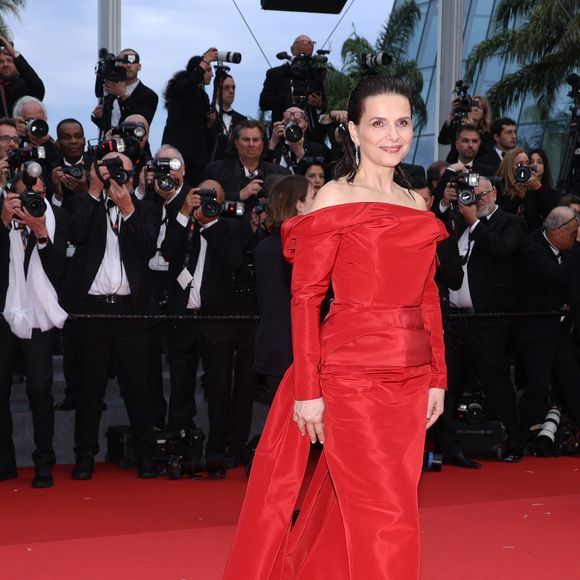 Juliette Binoche - Montée des marches du film « Le deuxième acte » pour la cérémonie d’ouverture du 77ème Festival International du Film de Cannes, au Palais des Festivals à Cannes. Le 14 mai 2024

Red carpet of the movie « The Second act » for the opening of the 77th Cannes International Film Festival at the Palais des Festivals in Cannes, France. On may 14th 2024