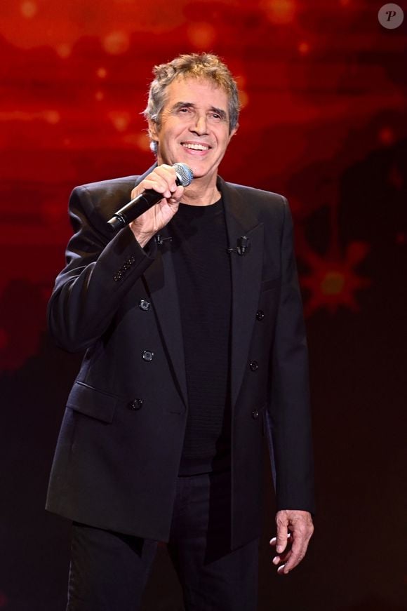 Julien Clerc lors de l'enregistrement de l'émission "Famille je vous aime" présentée par M.Drucker et qui sera diffusée le 29 décembre sur France 3, au studio Rive gauche, à Paris, France, le 2 décembre 2025. © Gaffiot-Perusseau/Bestimage