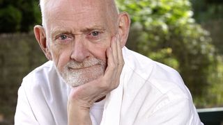 William Sheller pensait avoir tourné la page : installé dans le Loiret, il prépare pourtant un nouveau rendez-vous avec son public