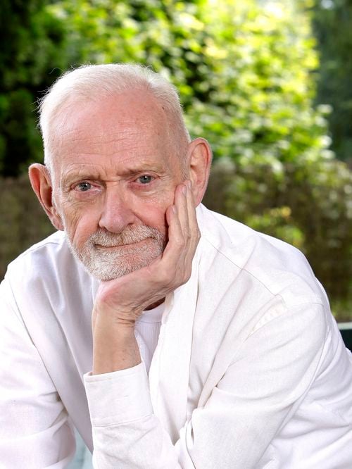 William Sheller pensait avoir tourné la page : installé dans le Loiret, il prépare pourtant un nouveau rendez-vous avec son public