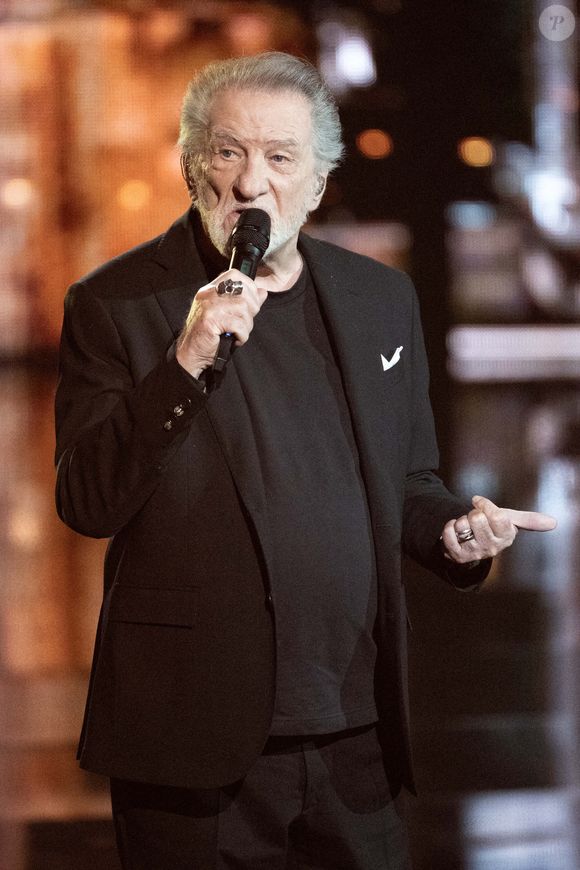 Eddy Mitchell se produit sur scène lors de la 40e édition des Victoires de la Musique à La Seine Musicale le 14 février 2025 à Boulogne-Billancourt, France. Photo par David NIVIERE/ABACAPRESS.COM