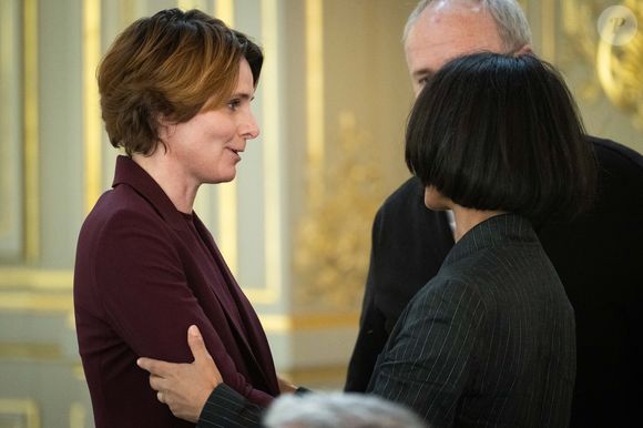 Caroline Fourest avec Sophia Aram, lors de la remise du prix Jean Pierre-Bloch de  la LICRA, à l Elysée, le 2 avril 2025.  

Photo : Eric Tschaen / pool / Bestimage
