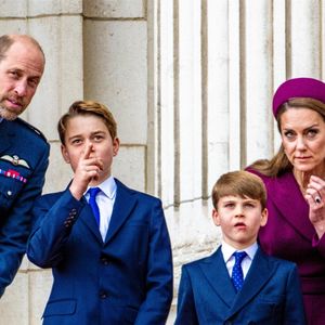 Le prince William, prince de Galles, et Catherine (Kate) Middleton, princesse de Galles, avec leurs enfants le prince George de Galles, la princesse Charlotte de Galles et le prince Louis de Galles aux célébrations du 80ème anniversaire de la fin de la Seconde guerre mondiale (VE Day) à Londres, le 5 mai 2025. Photo par Backgrid USA / Bestimage