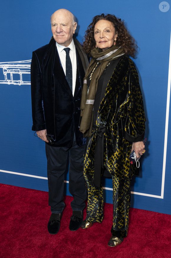 Barry Diller et sa femme Diane von Furstenberg au photocall lors de la première de la comédie musicale "The Music Man" au Winter Garden Theatre à New York City, New York, Etats-Un is, le 10 février 2022. © Lev Radin/Pacific Press/Bestimage