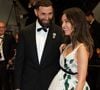 Les rumeurs de couple circulaient depuis quelques mois
Karim Benzema et sa compagne Lyna Khoudri lors de la montée des marches du film « 13 jours 13 nuits » lors du 78ème Festival International du Film de Cannes. Le 23 mai 2025
© Jacovides-Moreau / Bestimage