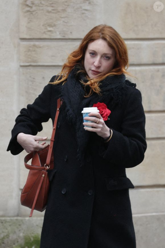 Sarah Stern arrive à la cérémonie d'enterrement de Catherine Laborde à l'église Saint-Roch à Paris, France, le 6 février 2025.  Photo by Nasser Berzane/ABACAPRESS.COM