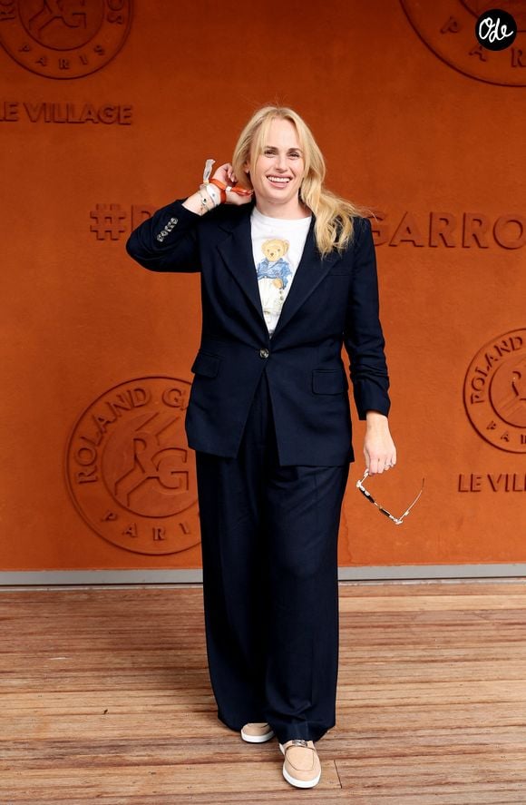 Rebel Wilson au photocall du village lors des Internationaux de France de Tennis de Roland Garros 2026, à Paris, France, le 6 juin 2026. © Jacovides-Moreau/Bestimage
