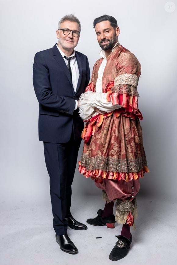 Exclusif -  Laurent Ruquier et Hugo Skliris (Manos) - Studio - Enregistrement de l'émission "La chanson secrète", présentée par N.Aliagas et diffusée le 29 décembre sur TF1
© Guillaume Gaffiot-Cyril Moreau / Bestimage